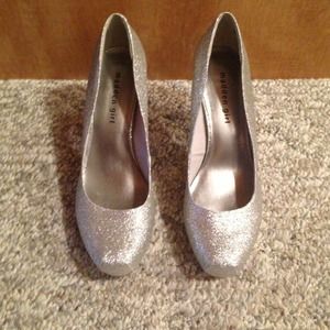 Glimmer madden girl size 8 1/2 size dress shoes