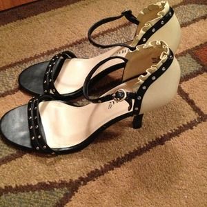 💀Sold 💀Black and ivory open toe heels