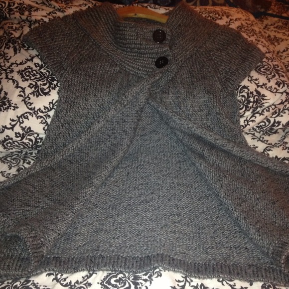 Two button sweater - Picture 2 of 2