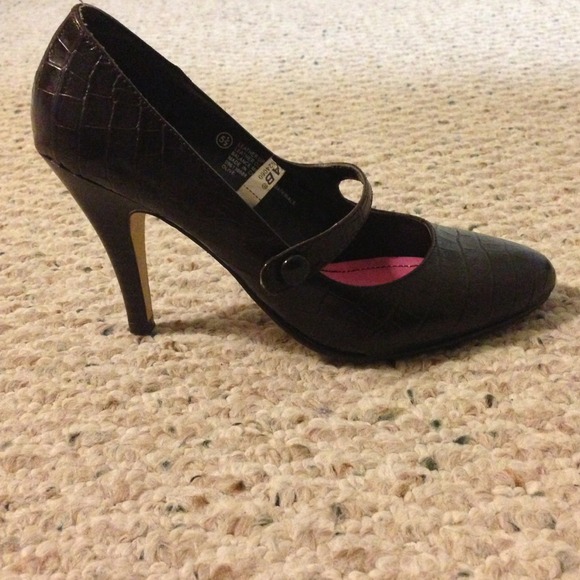 Brown Heels ;) - Picture 3 of 3