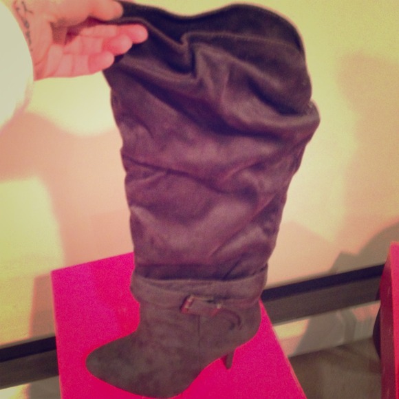 💰SOLD💰Mid-calf Length Gray Boots