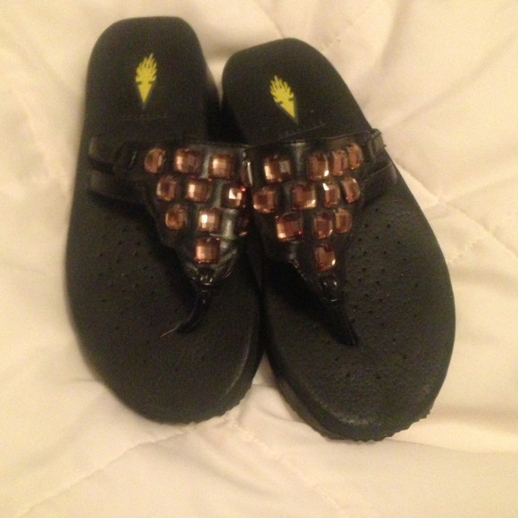 ⛔BUNDLED⛔Black jeweled Volatile flip flops