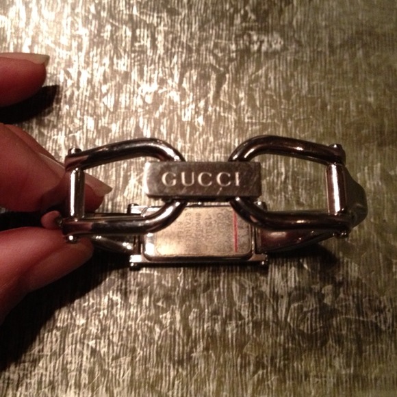 Gucci Bangle Watch (1500 L)