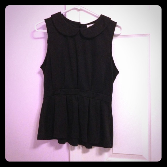 ❗RESERVED❗For @msteaq Black peplum top.