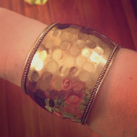 ✅SOLD IN BUNDLE. Gold metal cuff bracelet.
