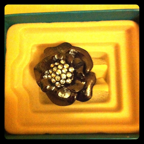 F21 flower ring
