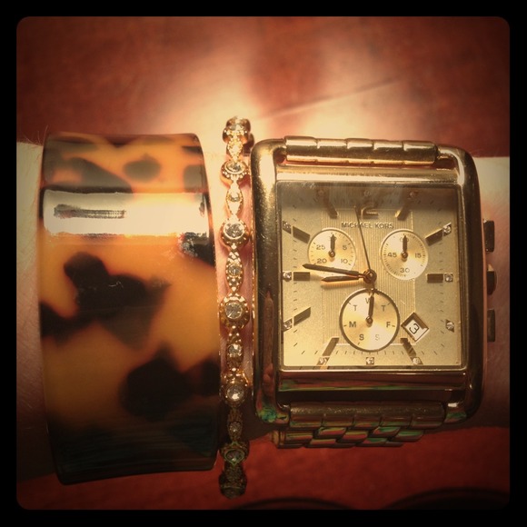 ✅SOLD IN BUNDLE. Banana Republic tortoise cuff