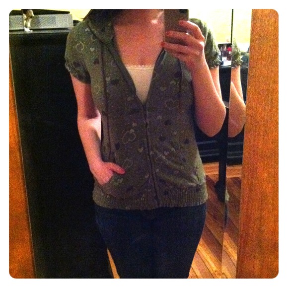 Short sleeve hoodie