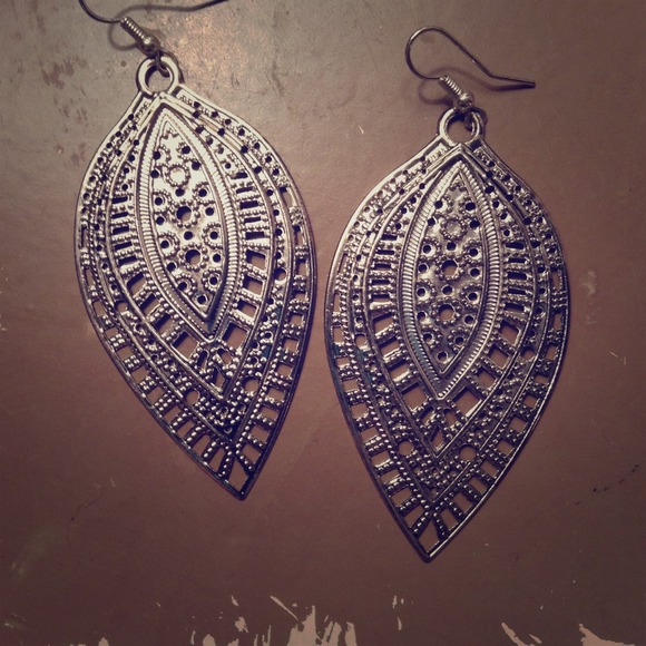 Textured leaf earrings