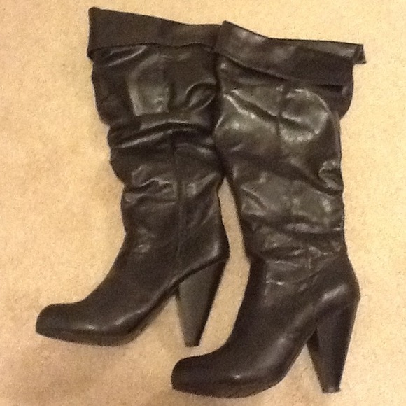 Nwot knee high black boots!!!