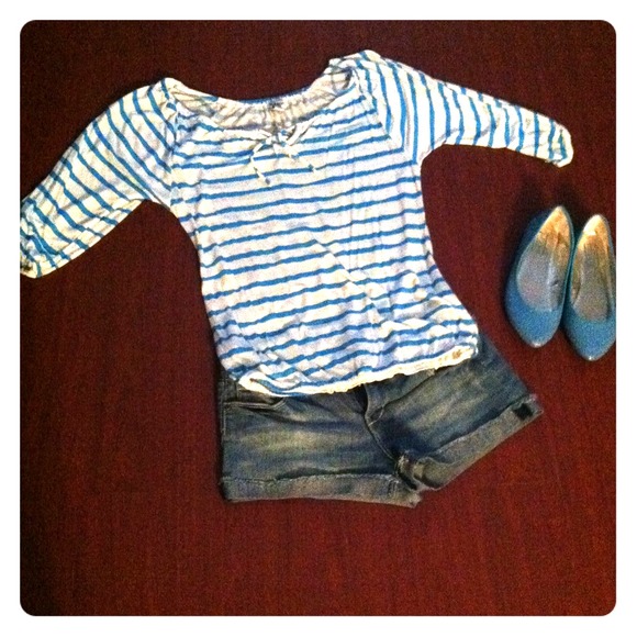 🎈SOLD! Price reduced! Stripped Old Navy Top
