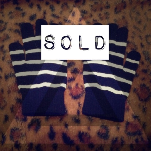 Striped gloves