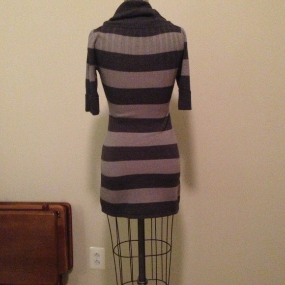 Dress - Picture 2 of 3