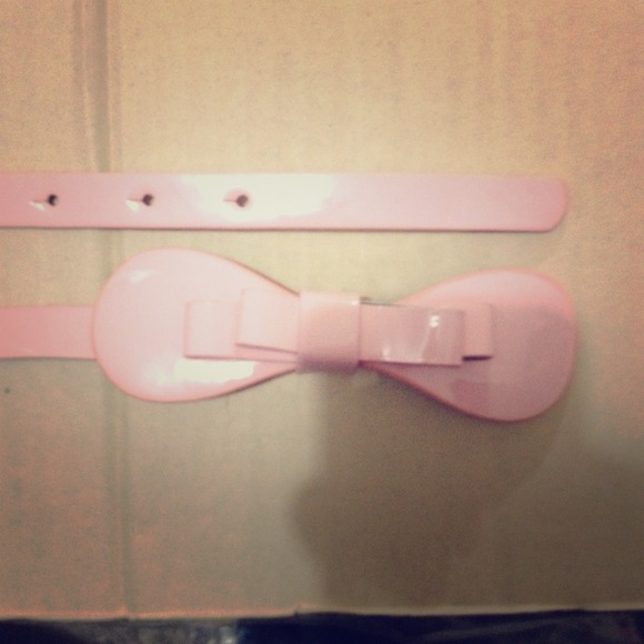 Skinny by with bow