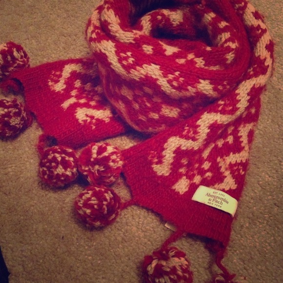 Holiday toasty A&F knit scarf