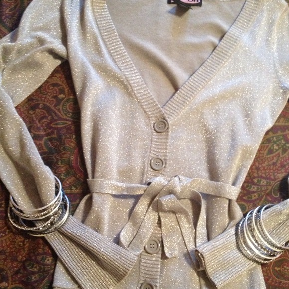 ***SOLD***Lovely silver cardigan - Picture 2 of 2