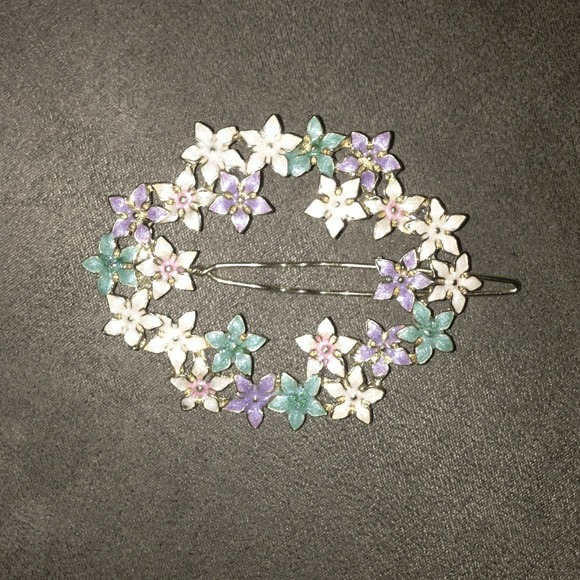 Vintage look hair clip