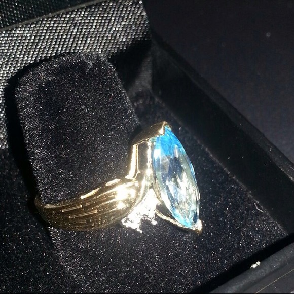 10 kt yellow gold ring w/aquamarine stone - Picture 2 of 2