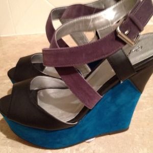 SOLD   SOLD  Cross strapped Blk , blue & grey wedg