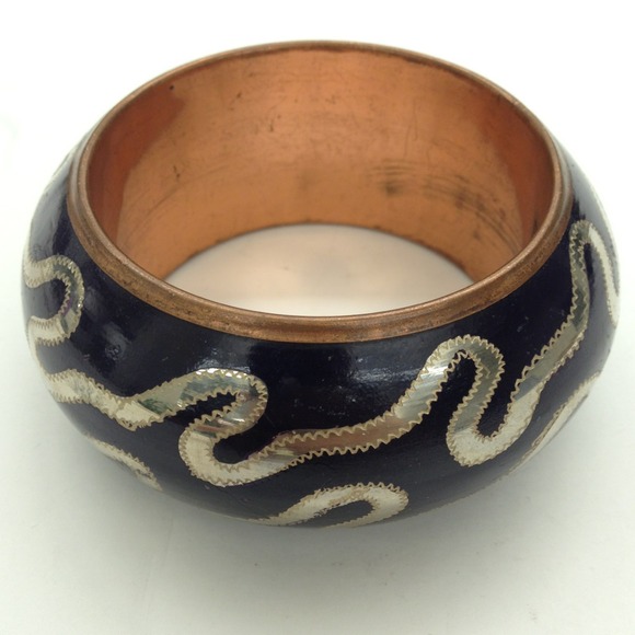 🚫$$BUNDLED$$🚫 Vintage Metal Bangle - Navy - Picture 3 of 3