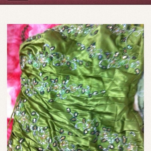 dress - Picture 2 of 3