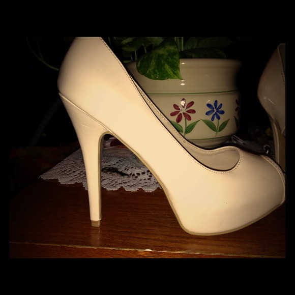 💥💥HOLD💥💥💥New cute nude heels👌