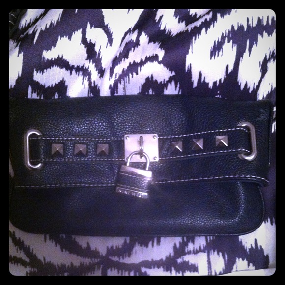 SOLD Studded Nine West cross body clutch/purse 💗 - Picture 1 of 4