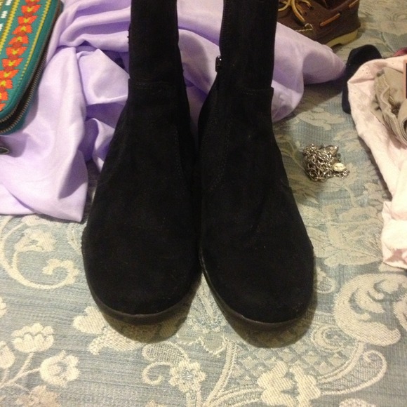 Women's short boot size 8