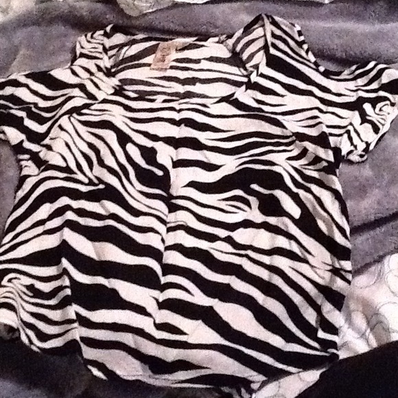 Zebra print shoulder cut off shirt