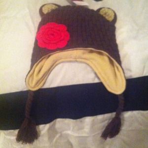 Cute bear beanie! With little pink rose on side