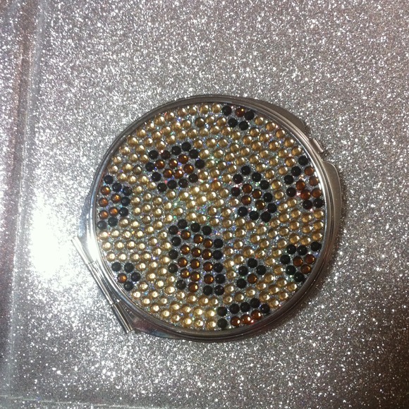 🚫SOLD🚫FREE Cheetah Bedazzled Mirror