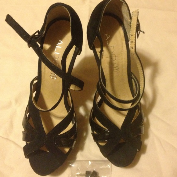 Reduced!! Black suede heels - Picture 1 of 4