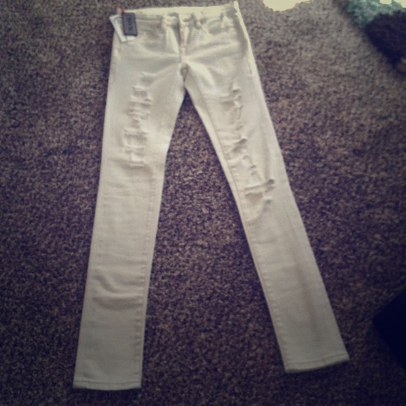 NWT Blank NYC white distressed denim!