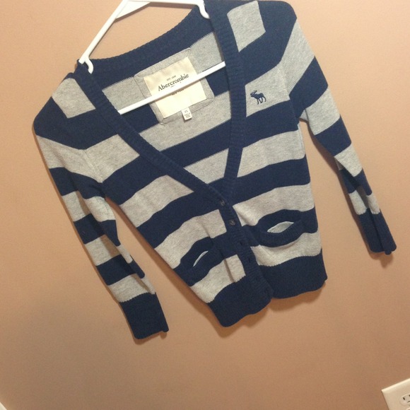 Abercrombie cardigan xs In mint condition
