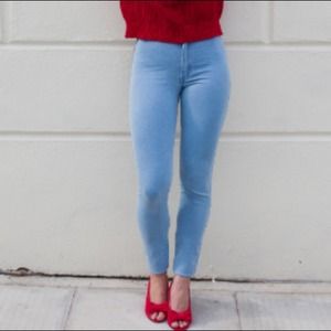 High waist form fitting easy jean