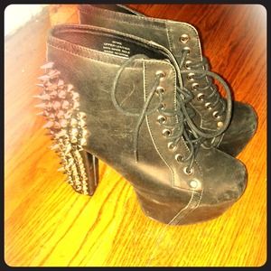 Black and silver spike Lita boot