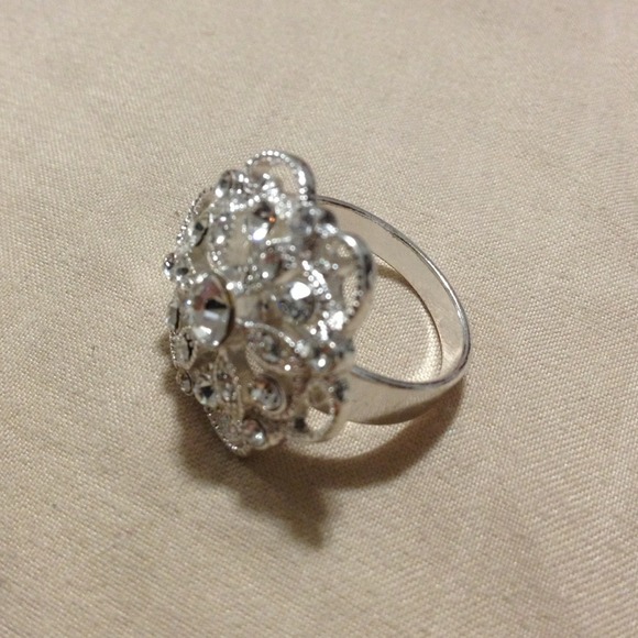 Ring. Size 7 - Picture 2 of 3