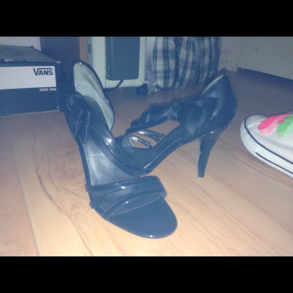 Nine West Heels W/ Bow.