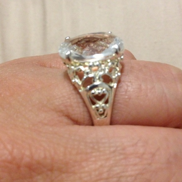 Ring. Size 7 - Picture 2 of 3