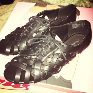 💢REDUCED💢 American Eagle Strappy Sandals/Flats.