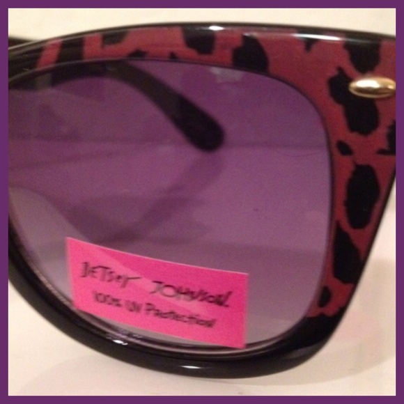 Betsey Johnson Accessories - BETSEY JOHNSON SUNGLASSES