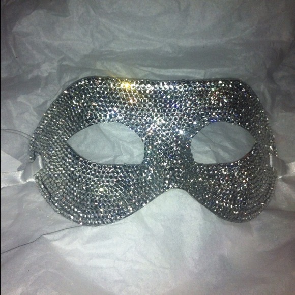 Crystal masquerade mask.. bling!