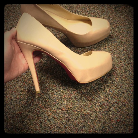 Size 8 1/2 nude pumps! - Picture 1 of 2