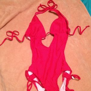 ⭐Sold⭐Red polka dot swim suit 👙