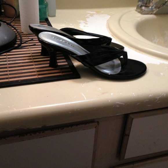 Glossy black sandals heels - Picture 2 of 3