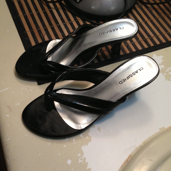 Glossy black sandals heels - Picture 3 of 3