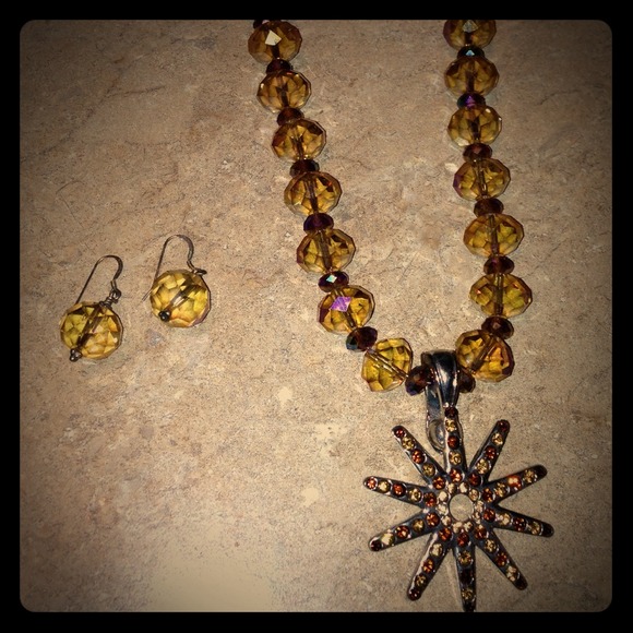 Beaded necklace and earring set