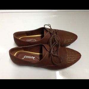Brown with gold-ish tip oxfords/flats
