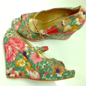 sz 37/us 7 floral peeptoe wedge
