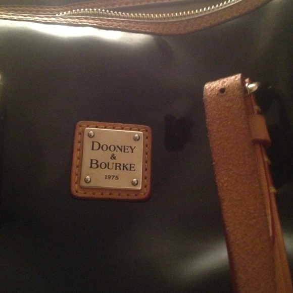 Dooney&Bourke - Picture 2 of 3